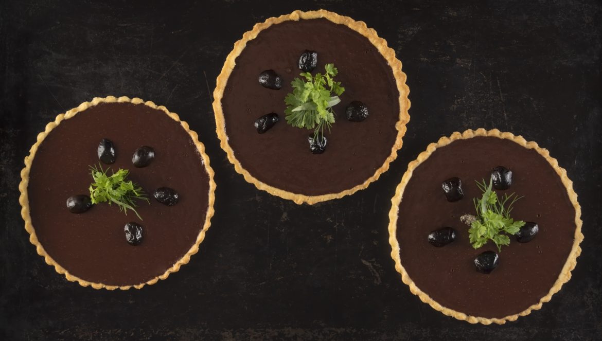 Tarte-fine-de-chocolate-et-olives-noires