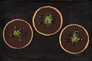 Tarte-fine-de-chocolate-et-olives-noires